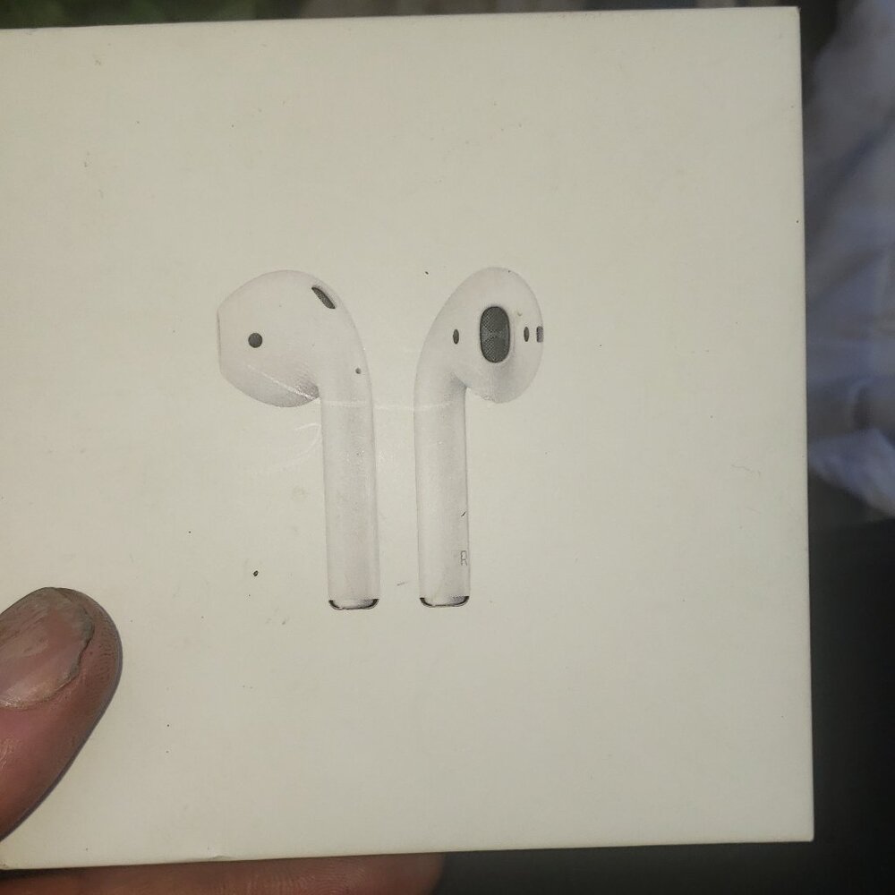 Apple AriPods box with charging case